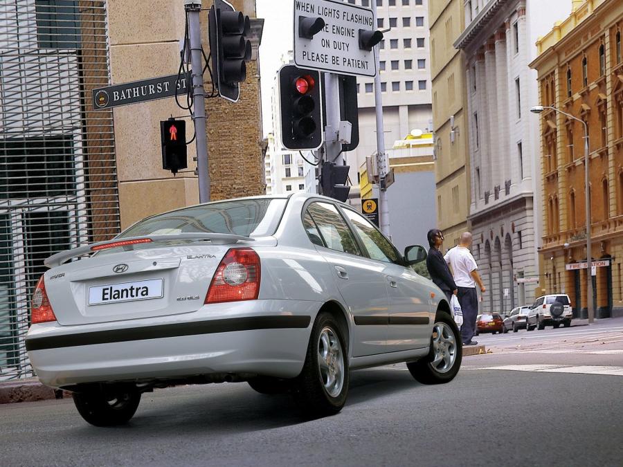  Hyundai Elantra Sedan 2003 года  (фото 6 из 15)